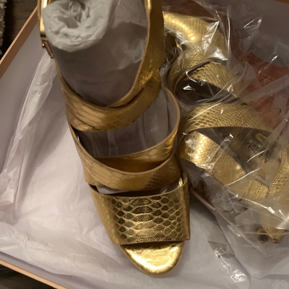 Michael Kors wedge (gold)new - Picture 2 of 3